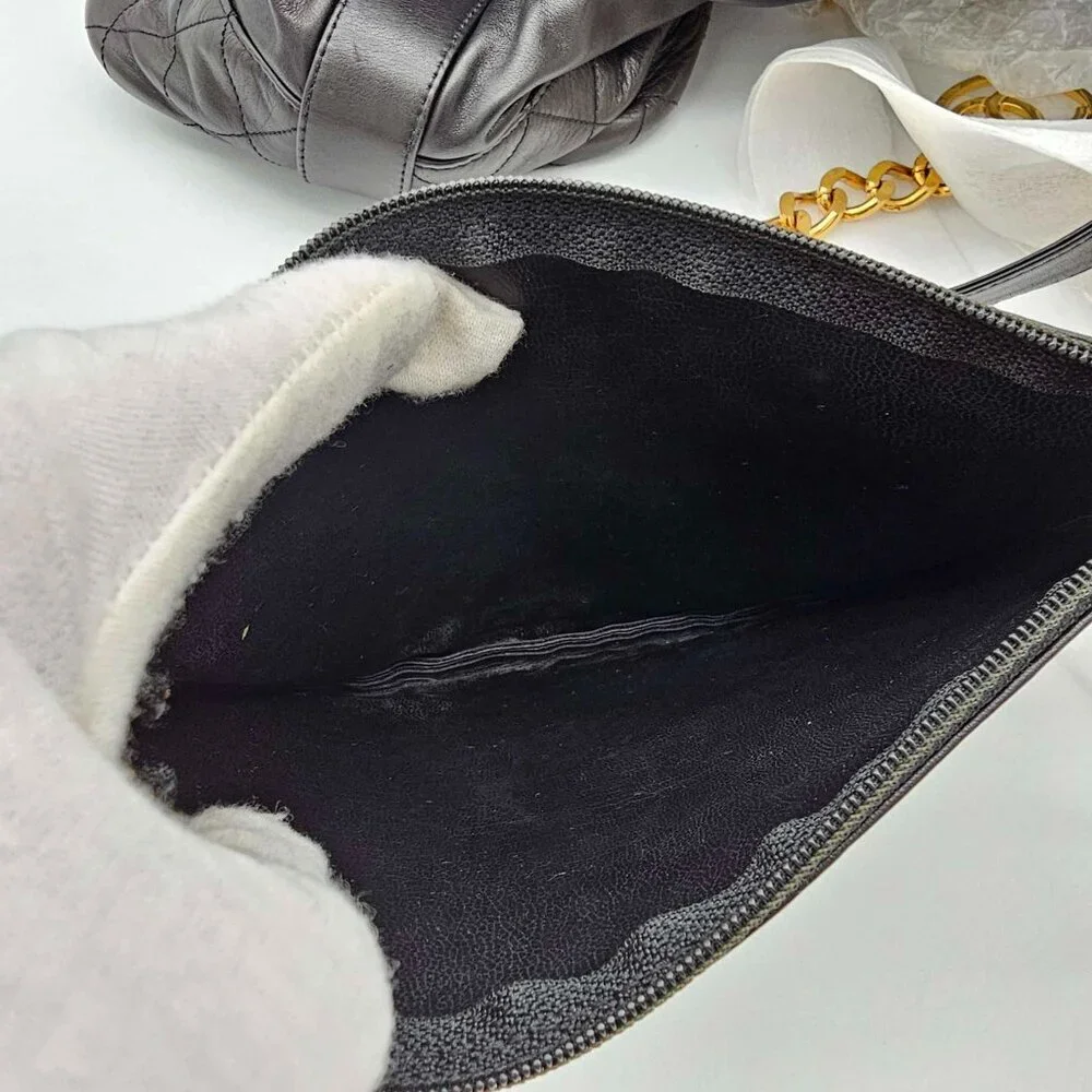 CHANEL Leather Shoulder Bag 783-042525